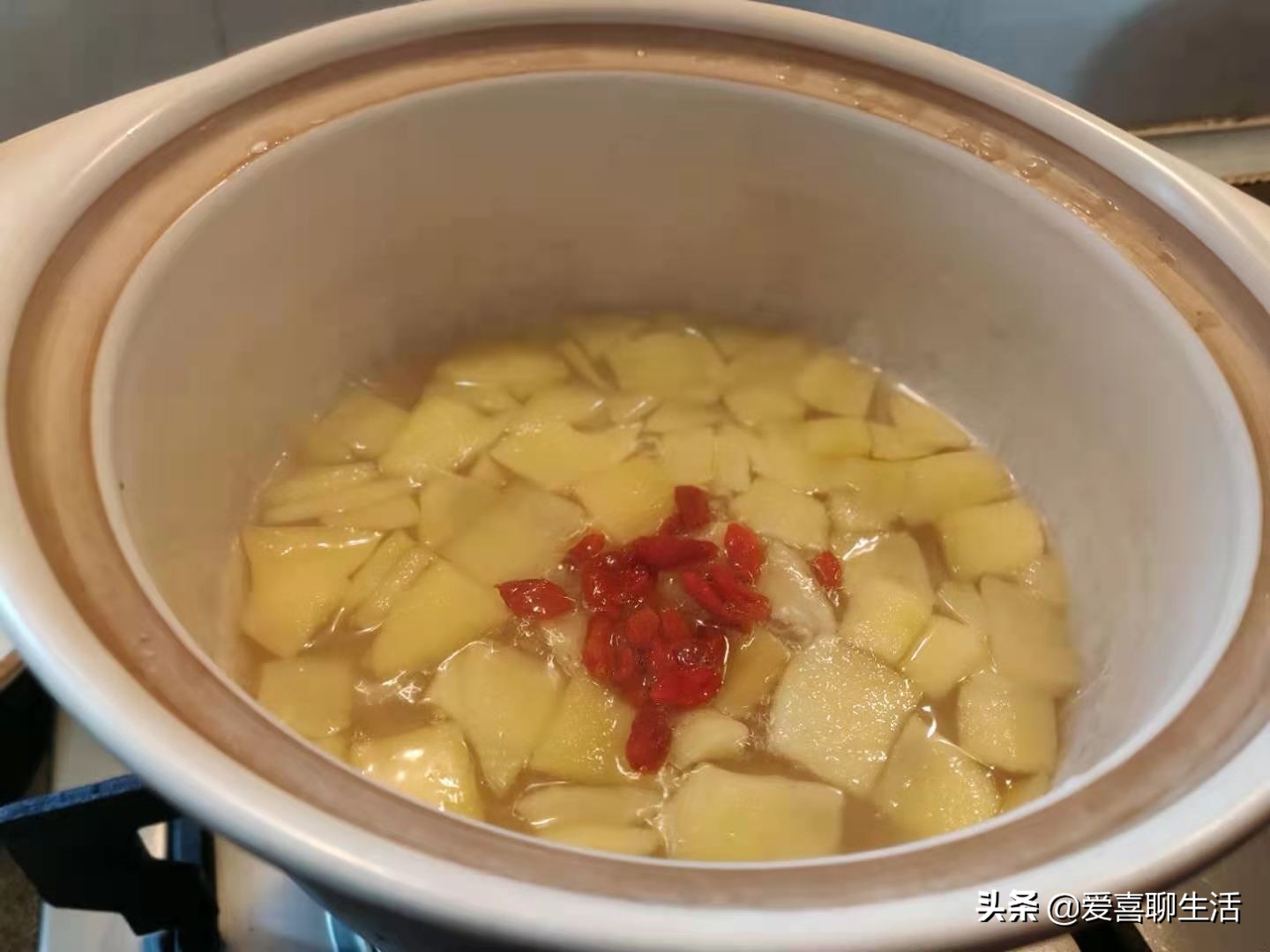 孩子适合喝的苹果水做法,老人小孩喝的苹果汁怎么做