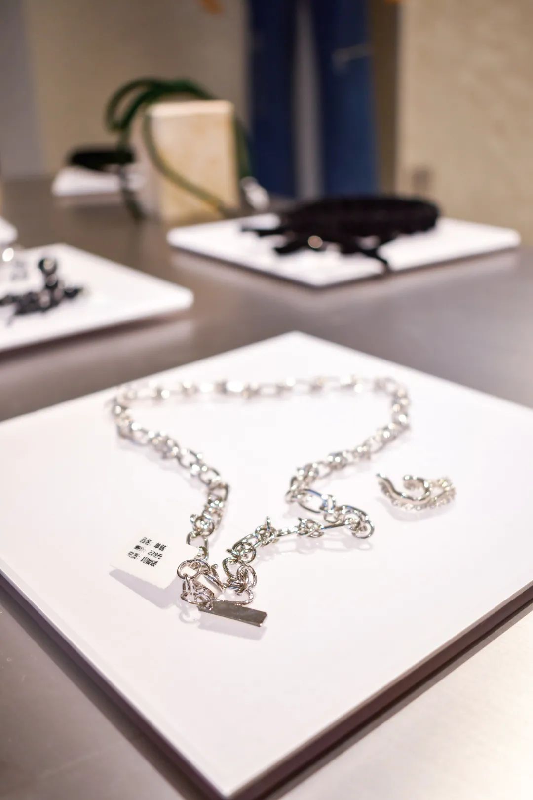 乌鲁木齐买手店有多酷？潮流搭配师坐镇，内藏咖啡吧，一秒出片