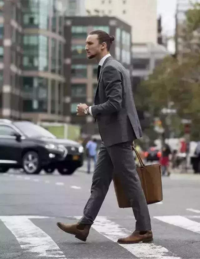 切尔西靴和马丁靴哪个更帅气男士,男人穿切尔西好看吗