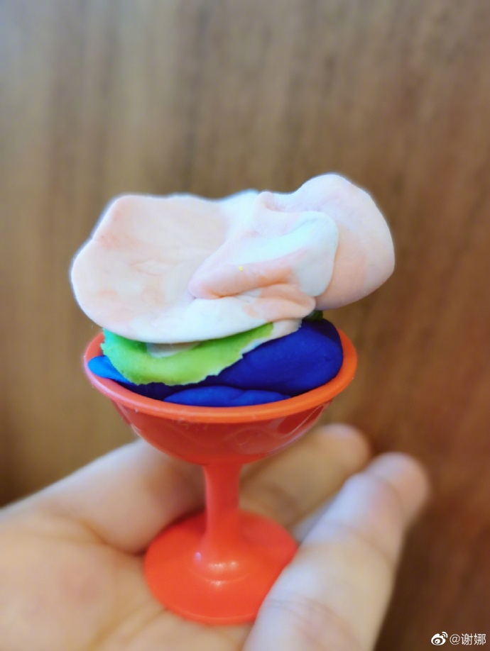 张杰领奖快乐家族,张杰谢娜拿奖