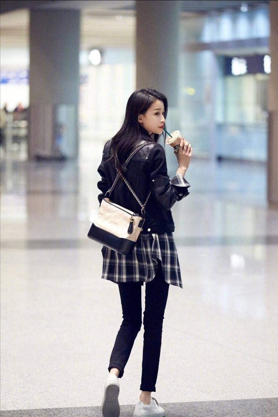 香奈儿流浪包正品是什么皮,香奈儿流浪包值不值得购买