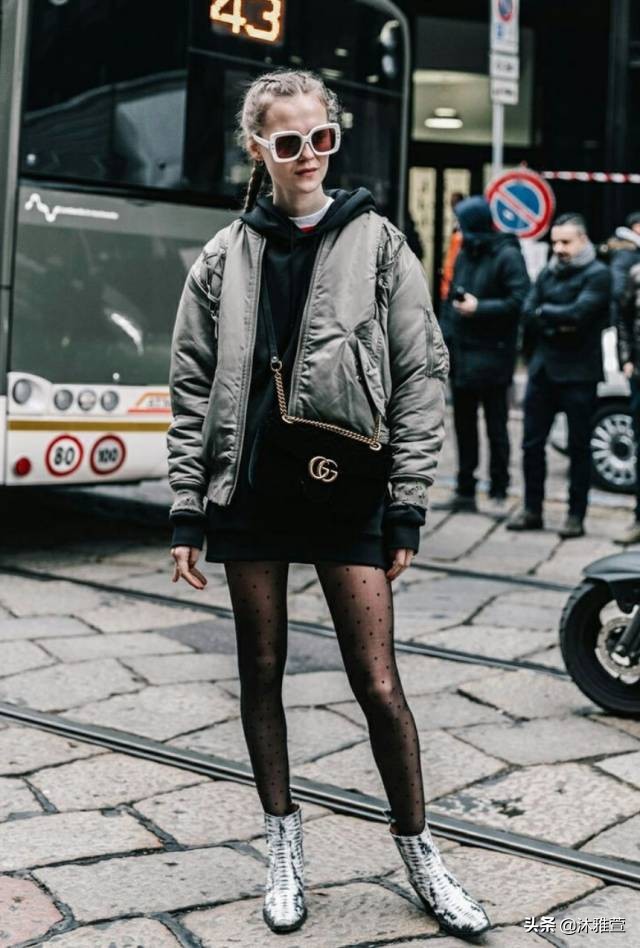 卫衣的n种穿法你学会了吗,卫衣的4个搭配方法太时髦了