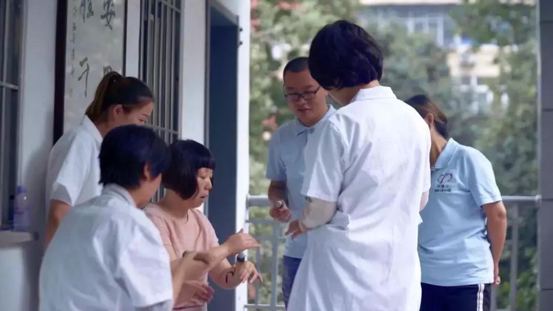 社区重阳节暖心义诊活动,社区党建引领开展爱心义诊活动