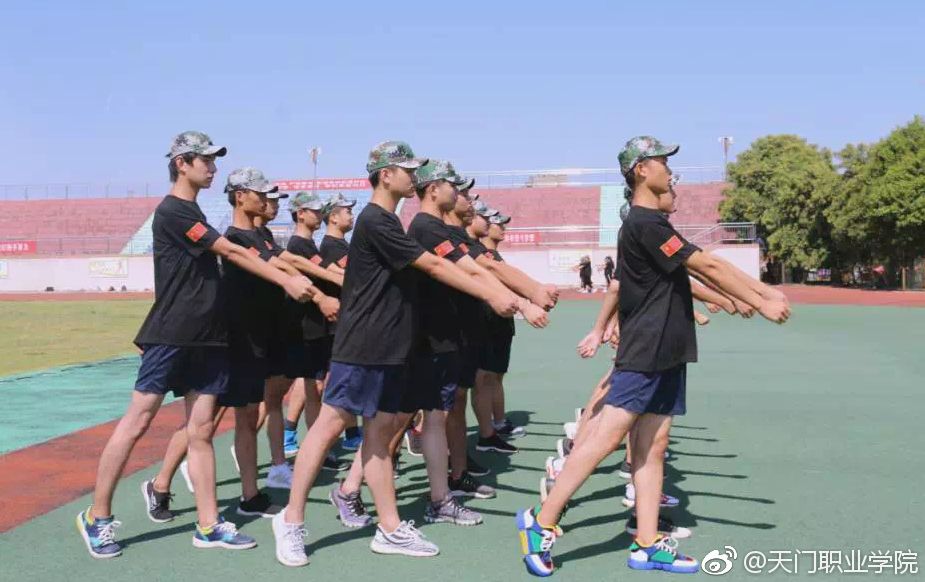 军运会志愿者感动瞬间,军运会感谢志愿者