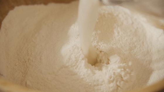 蒸出来的馒头里面有很多气孔,大厨蒸烤一体蒸馒头