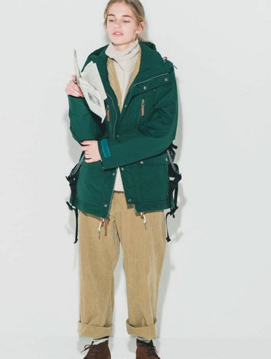 毛衣宽松慵懒风配复古色牛仔裤,复古深蓝牛仔裤灰色毛衣