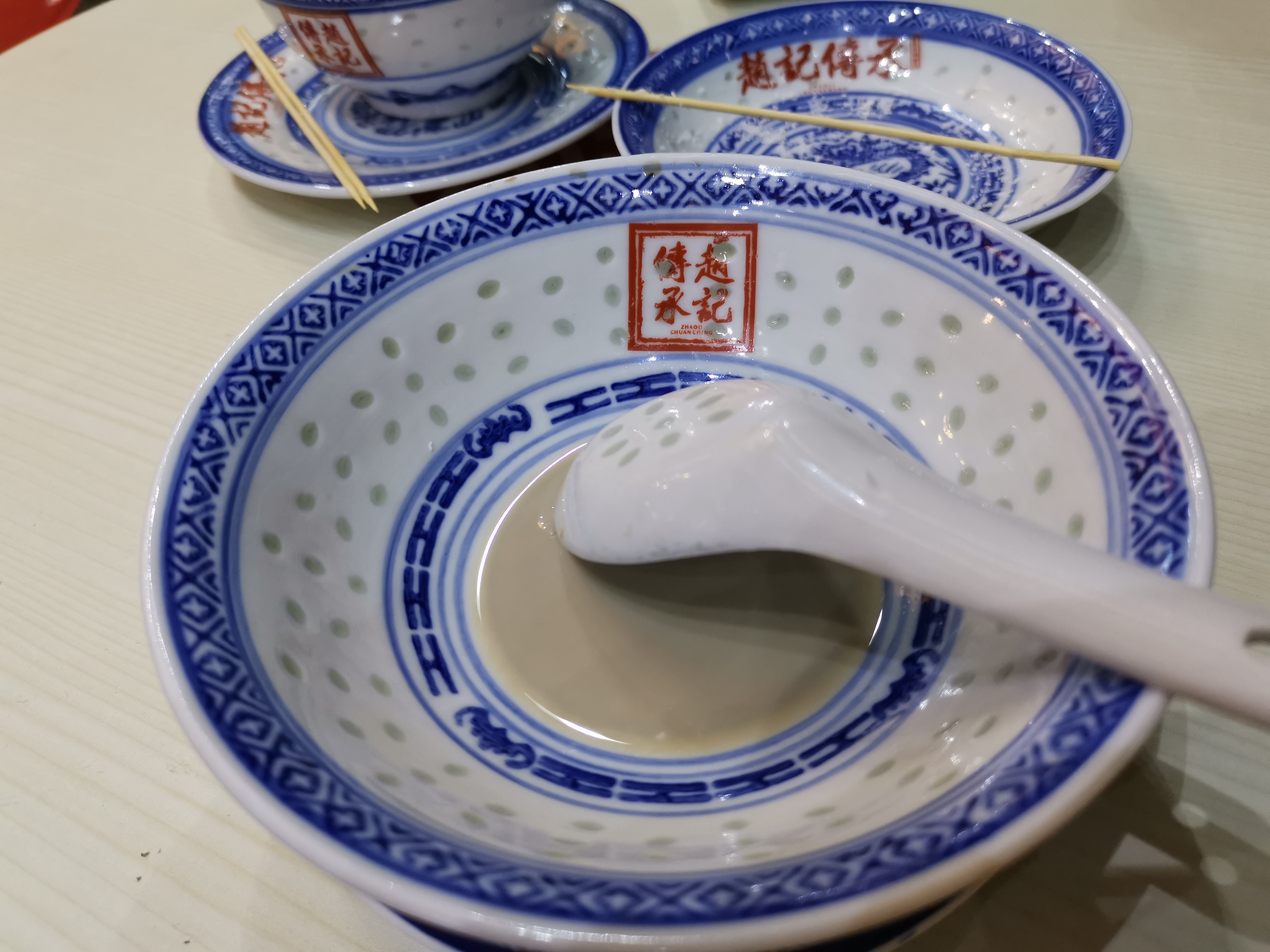 吃到自己破产！篇七：广州网红牛奶甜品连锁店——赵记传承探店