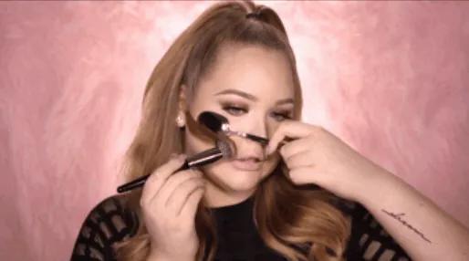 蕾哈娜美容方法,蕾哈娜磨皮瘦脸