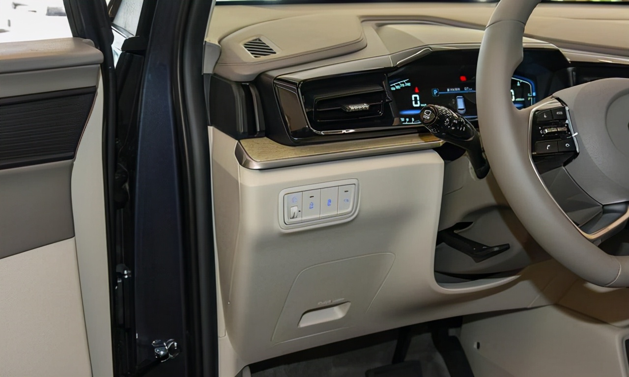 北京现代库斯途和别克gl8,现代库斯途和别克gl8选哪一个