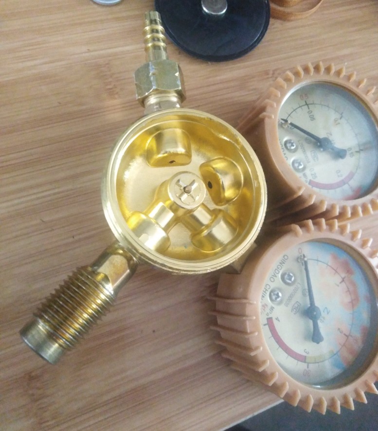 乙炔表各个部位名称,乙炔减压表结构说明