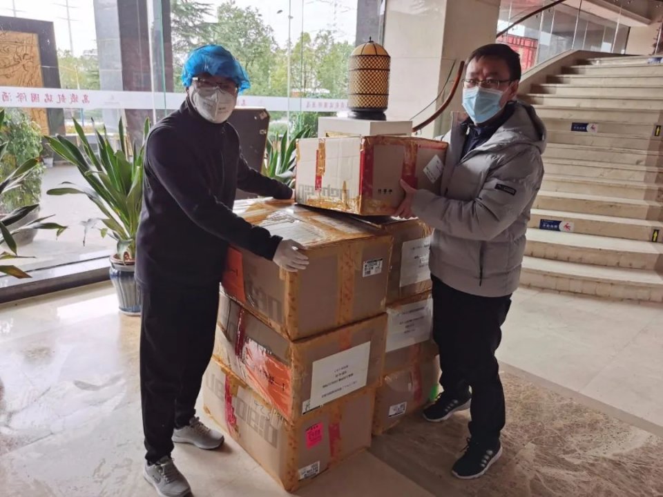 第八车，第100吨，第7500箱，顺利送达雷神山大连医疗队