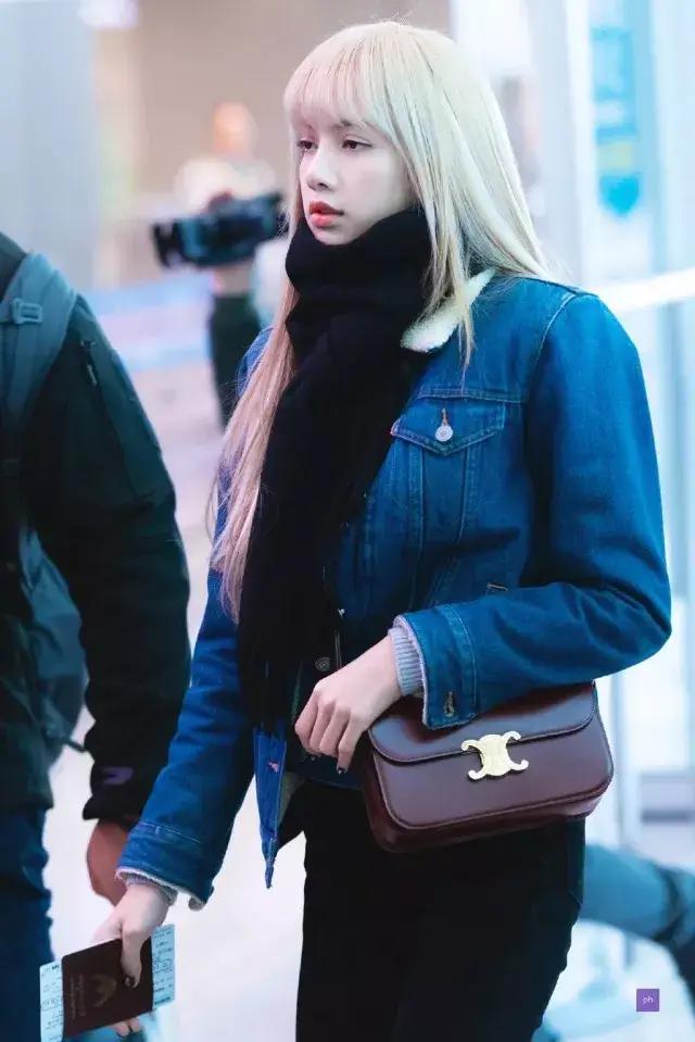 拥有lisa同款铁刘海,拥有香奈儿包包