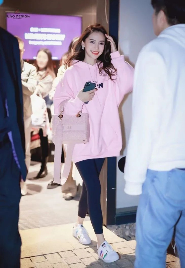 鲨鱼裤这样穿真的显瘦又洋气,秋冬鲨鱼阔腿裤