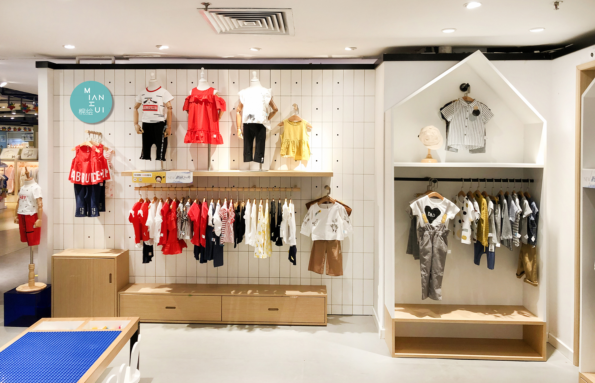 看加盟品牌数据,巴拉巴拉童装加盟费和加盟条件