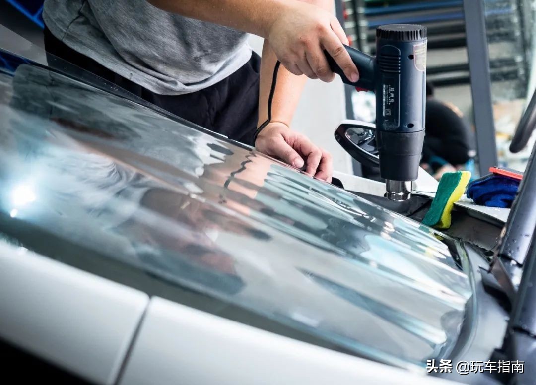 风挡玻璃又破裂?实测日本玻璃盾,石子80km/h撞击都没事?