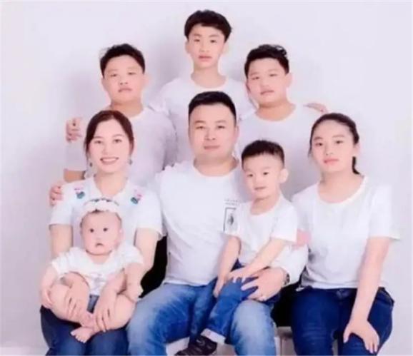 34岁宝妈生了七个孩子,34岁宝妈生娃上瘾9年连生7娃