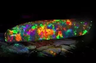 欧泊是矿物吗,欧泊是什么矿物