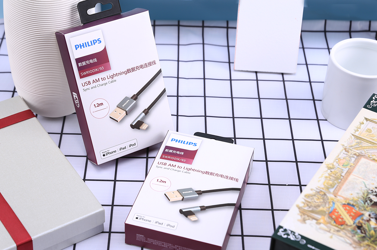 一边充电一边插耳机的转换器,一边充电一边插网线的转接线