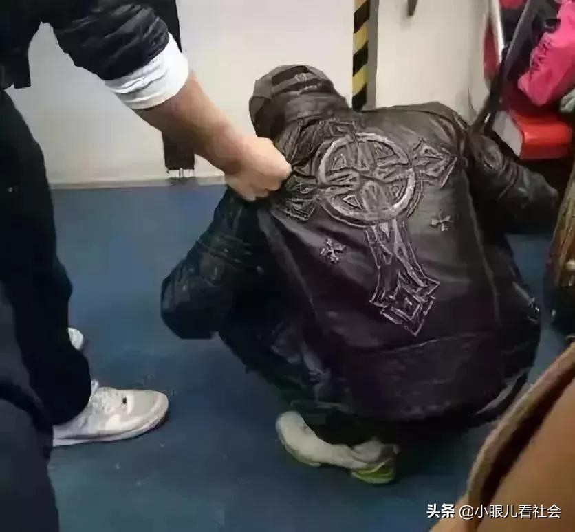 北京地铁上偷手机视频,北京地铁偷拍后续