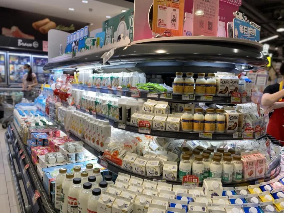 酸奶为什么比纯牛奶贵,酸奶贵还是纯奶贵