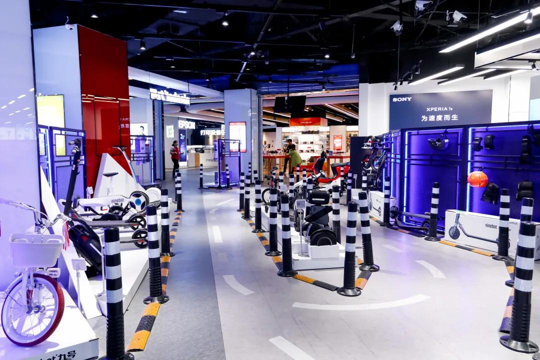 快来感受新潮澎湃，一起前往京东超体购痛快