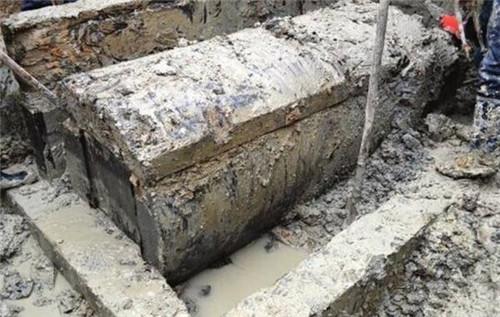 千年古墓发现十二个盗洞,千年古墓被发现这些珍宝重见天日