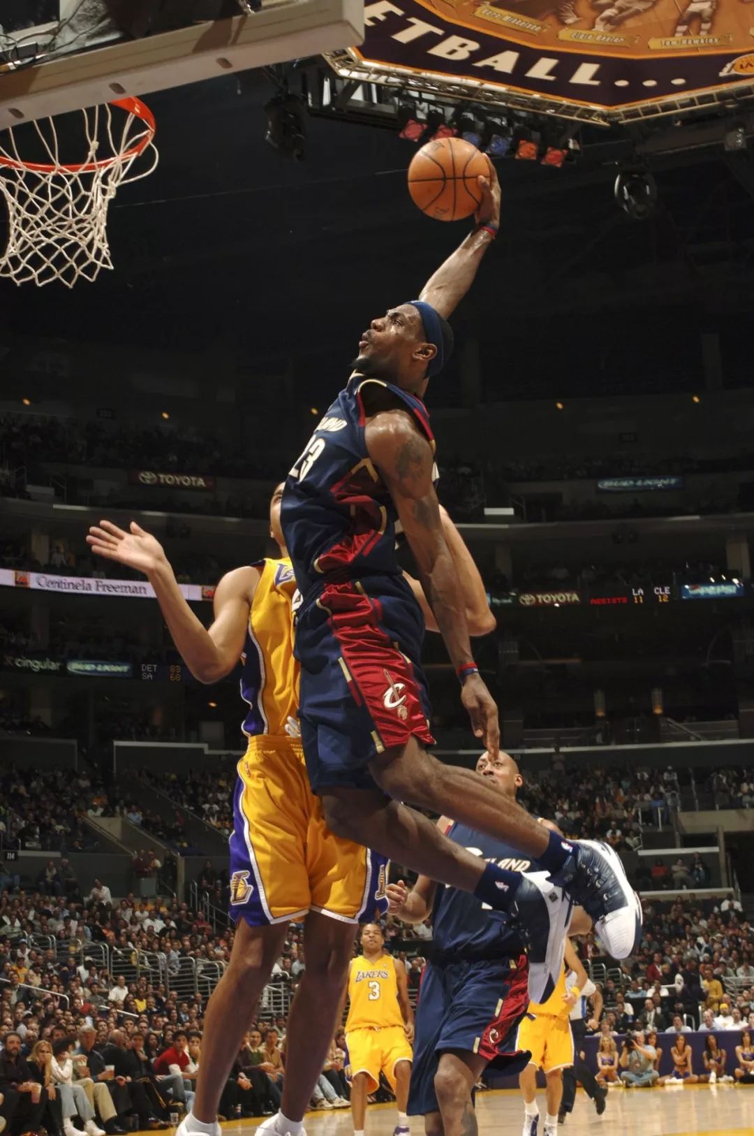 韦德2019年全明星球鞋wow7,韦德穿詹姆斯球鞋