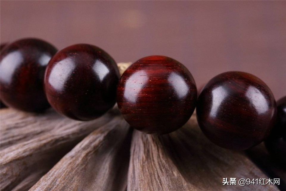 血檀手串和小叶紫檀盘玩有啥区别,小叶紫檀满天星手串怎么盘出来
