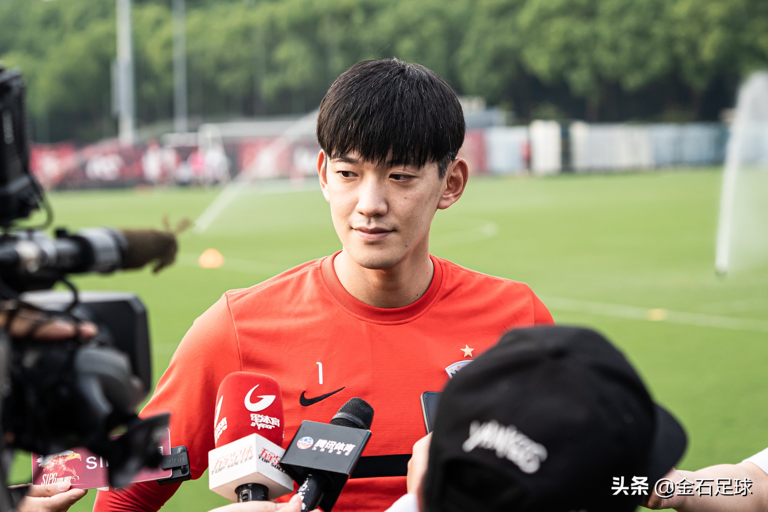 十大足球运动员,身价最高的十大足球运动员