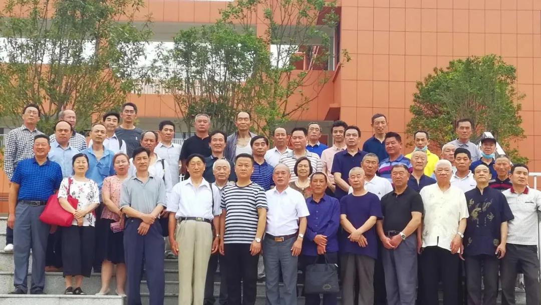 岳阳县曲赋协会在本县城南小学开展采风活动