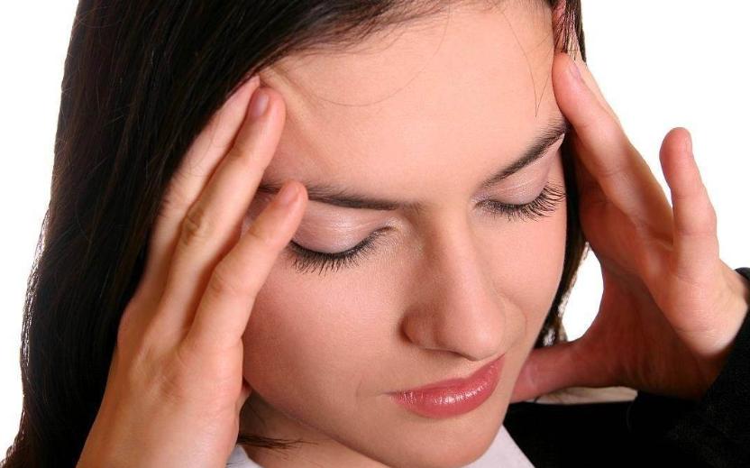 16岁青少年长白发原因,高中生狂长白发怎么回事