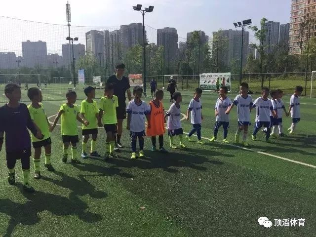 2022国际足坛发生的事,论中国足球的现状与未来论文