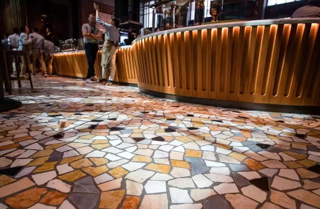 星巴克百年建筑,星巴克翻新