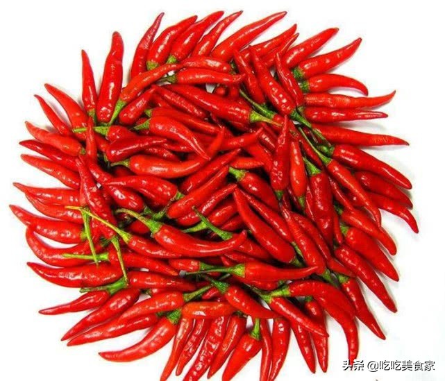 看看非洲小伙吃老干妈，虽然嘴上说不要，但表情却出卖了他