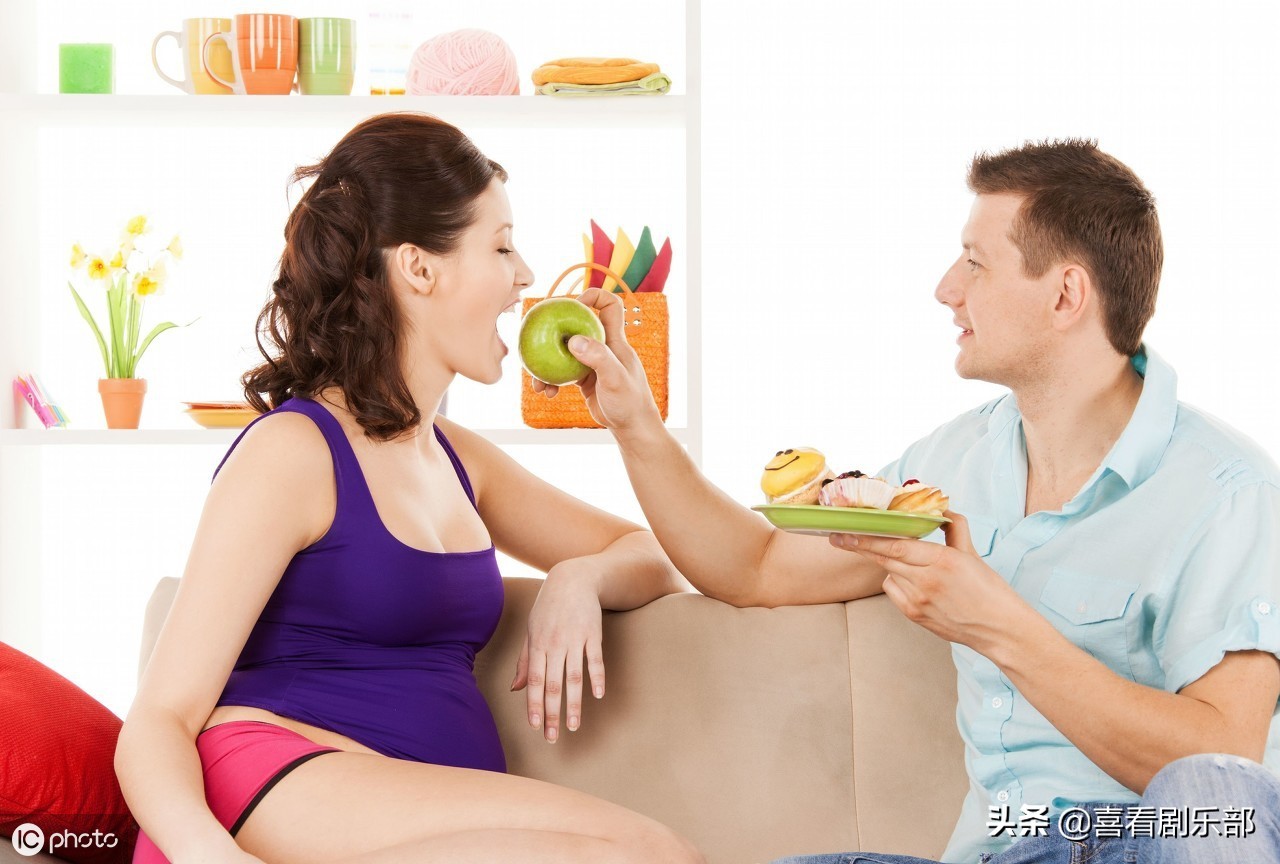 怀孕才开始吃叶酸每天吃多少叶酸,怀孕前吃叶酸好还是后吃叶酸好