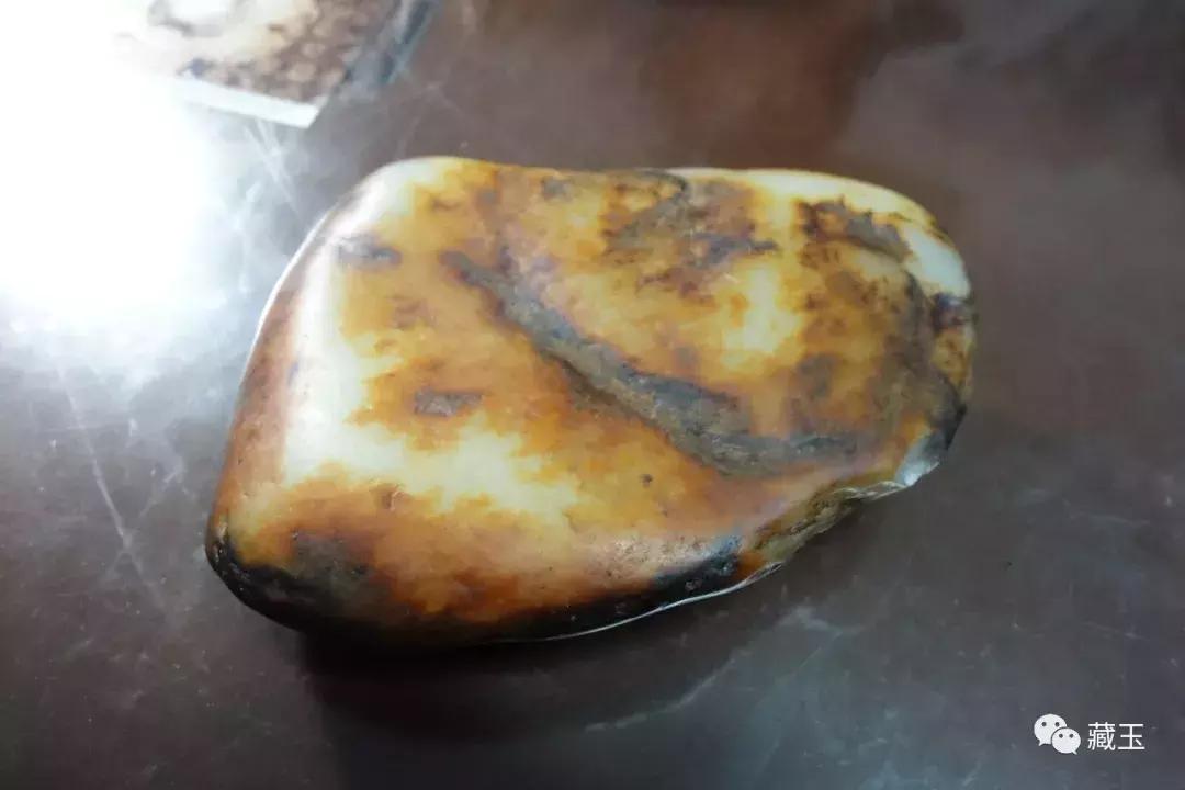 和田玉俄料值不值得入手,和田玉籽料和俄料到底有什么区别