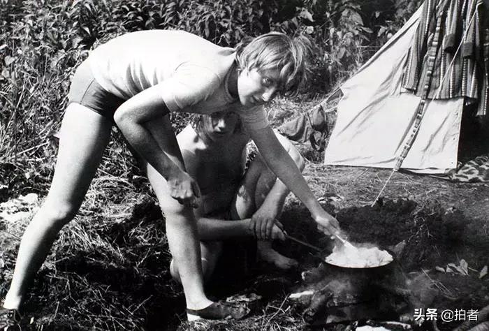 各国领导人的青涩少年照：特朗普不穿西装穿戎装，撒切尔夫人的微笑一点也不“铁”……