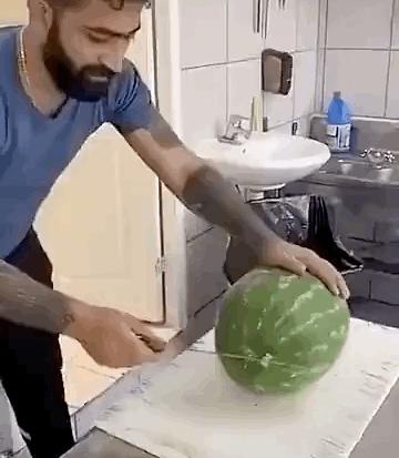 把中间的门店租下来取什么名字好,租下门面不知道取什么名字