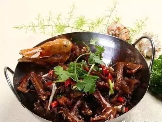 绝佳美味独特的干锅鸭,干锅鸭特色美食视频