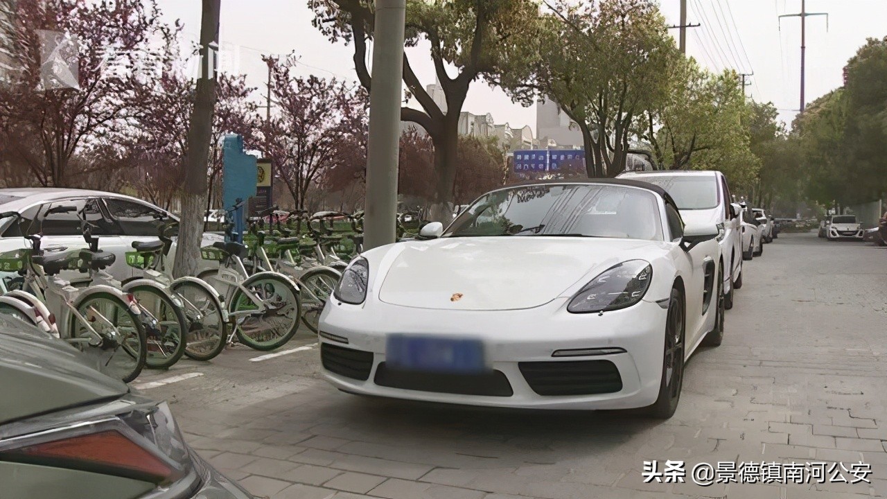 租豪车后将对方拉黑把“野马”拆到只剩发动机和车盖