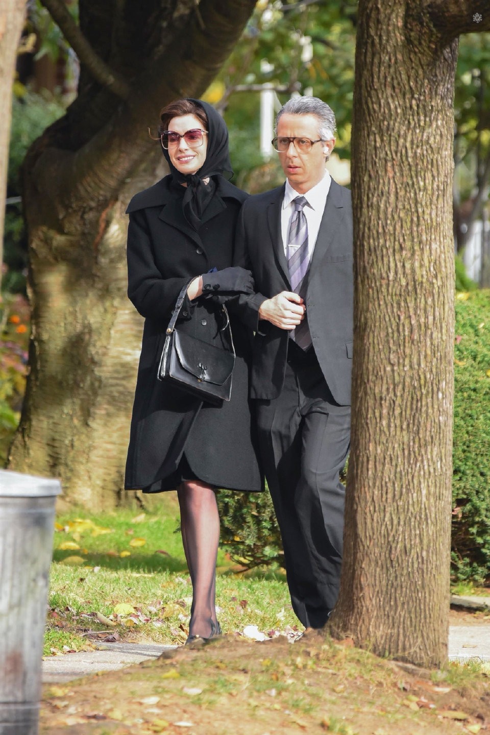 安妮海瑟薇金发造型演绎致命女人,安妮海瑟薇亮相时尚界奥斯卡