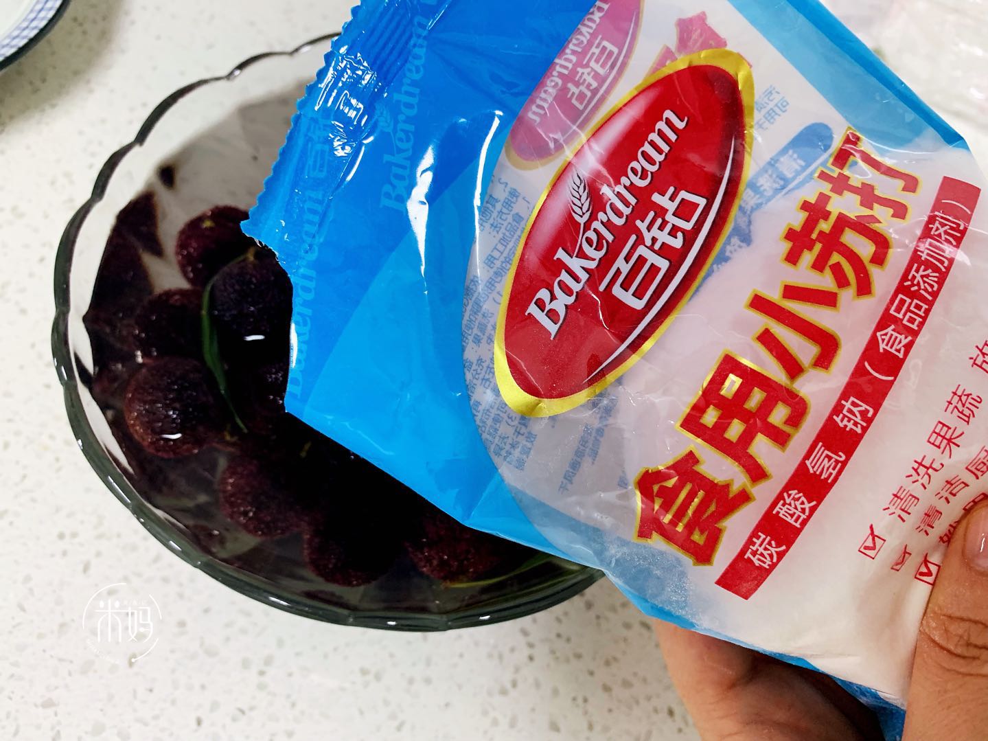 清水洗杨梅能吃吗,盐水洗杨梅的正确做法