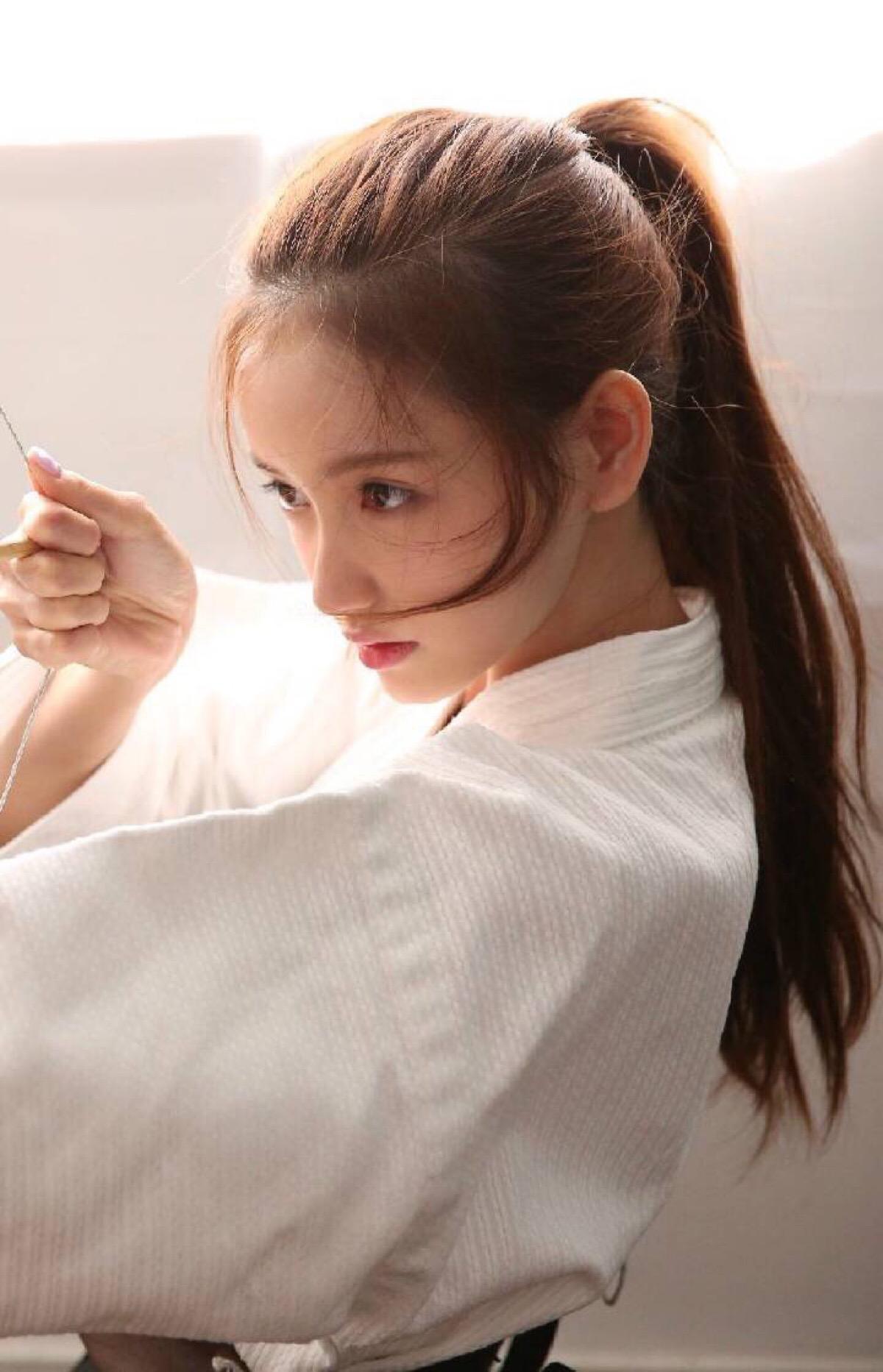 扎马尾的方法简单好看教程,扎马尾的正确方法不秃顶