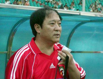 他是冯巩搭档，娶恩人之女，恋25年却在58岁离婚，曾在跳水中晕倒