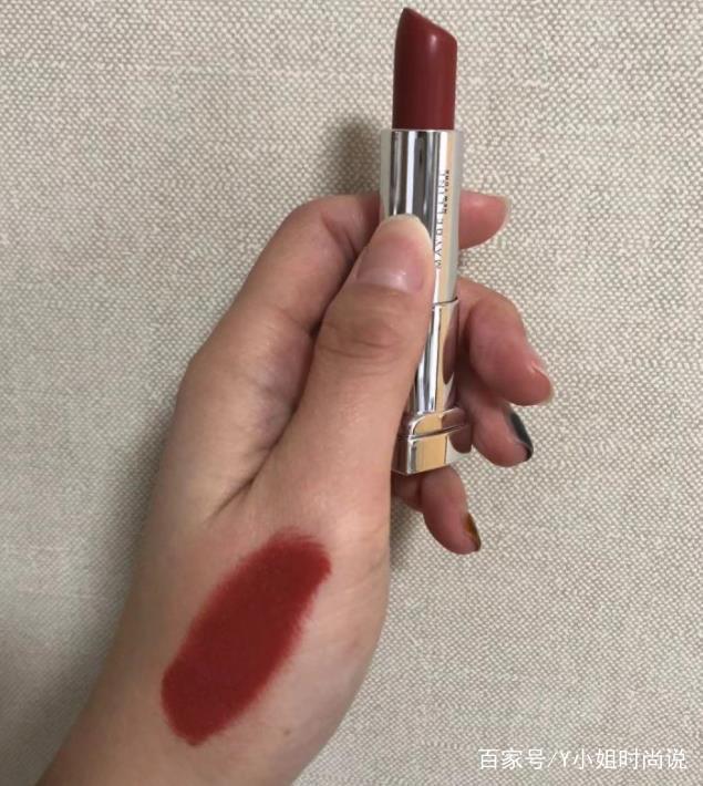 嘴唇颜色暗沉适合什么口红色号,黄皮深唇色适合哪种颜色的口红