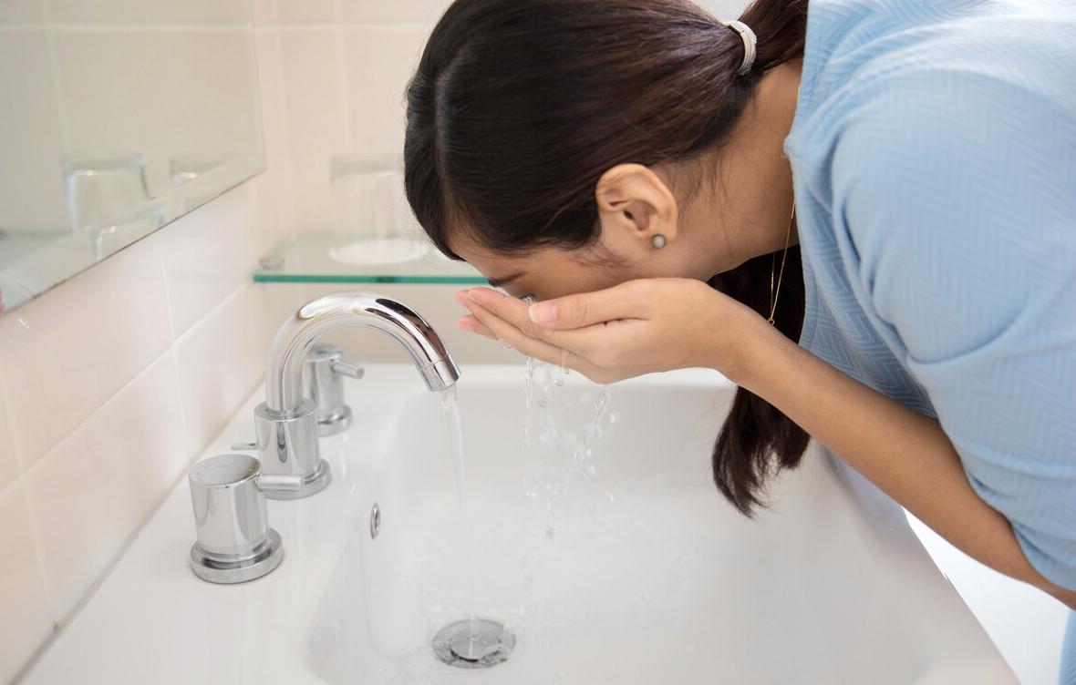 皮肤出现红血丝什么原因,皮肤有红血丝缺什么