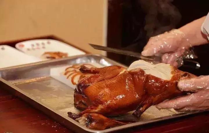 北京焖炉烤鸭性价比,便宜坊焖炉烤鸭的特点