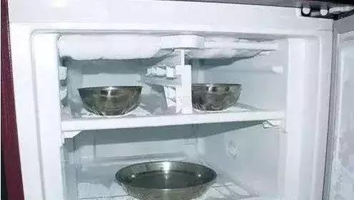 冰箱保鲜室结冰且有积水如何处理,冰箱速冻结冰是什么原因怎么处理