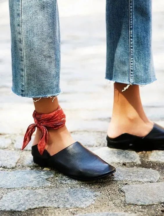 桑蚕丝丝巾春季怎样搭配衣服,春季长丝巾的系法简单又漂亮