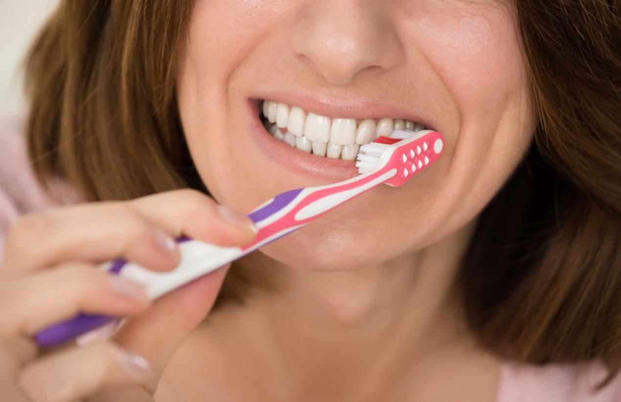 牙龈红肿易出血怎么回事,牙龈出血红肿用什么药治疗